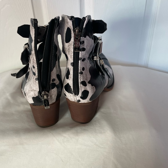 NWOB - Cow print booties - Picture 3 of 4